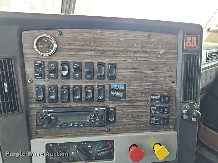 image for item DN8661 2015 Freightliner 122SD  truck