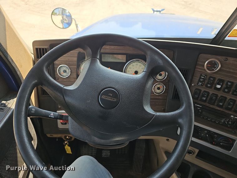 image for item DN8661 2015 Freightliner 122SD  truck