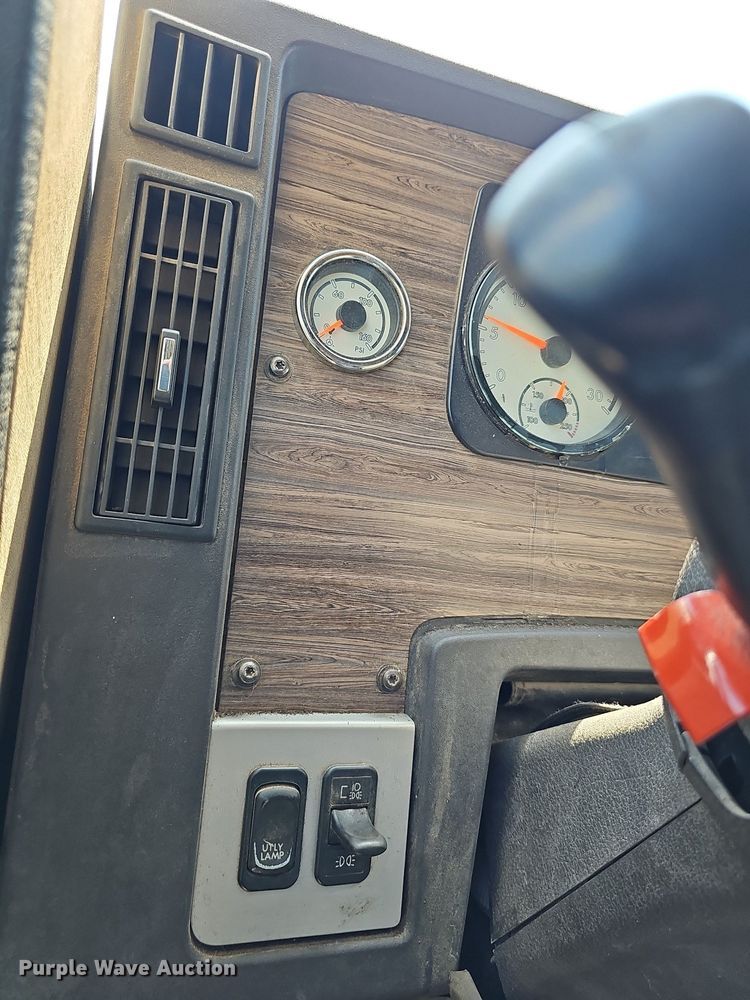 image for item DN8661 2015 Freightliner 122SD  truck