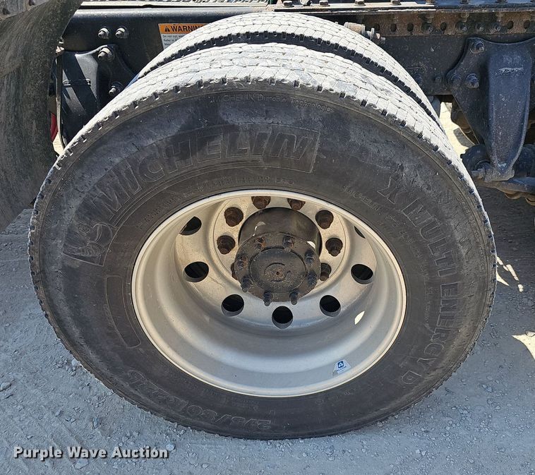 image for item DN8661 2015 Freightliner 122SD  truck