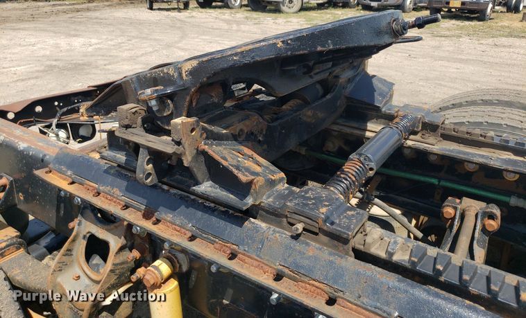 image for item DO3032 2000 International 9400i  semi truck