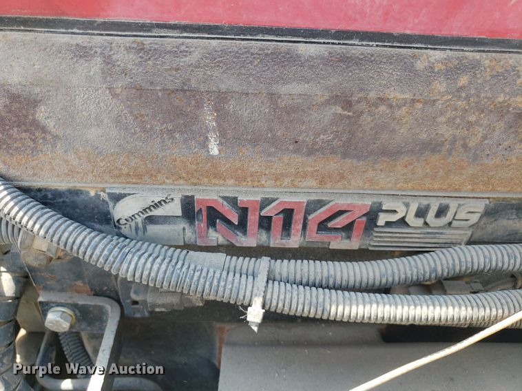 image for item DO3032 2000 International 9400i  semi truck