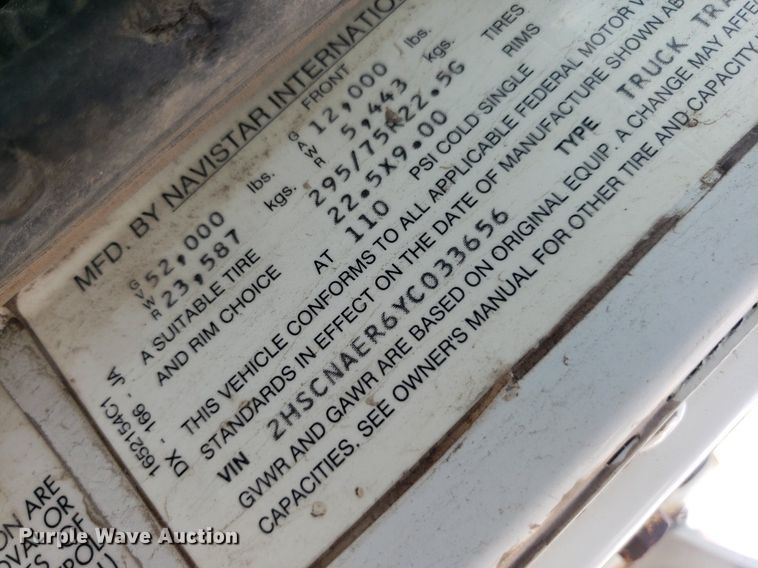 image for item DO3032 2000 International 9400i  semi truck