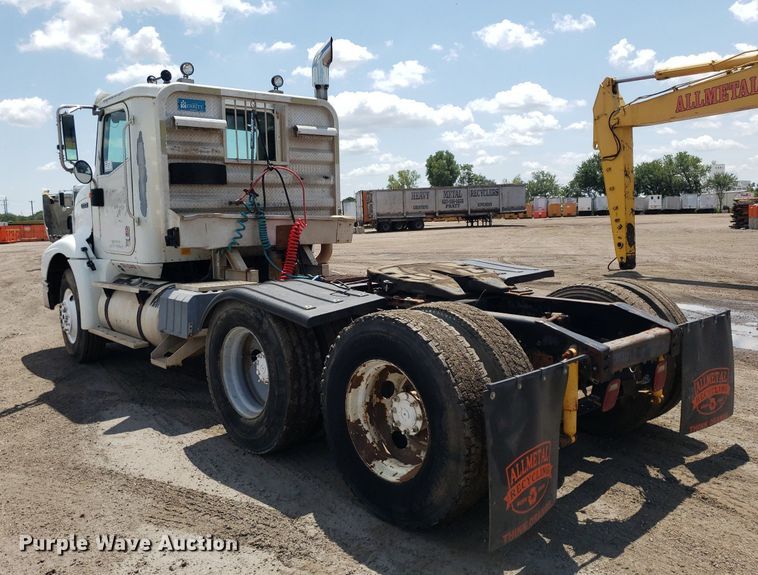 image for item DO3035 2000 International 9200i  semi truck