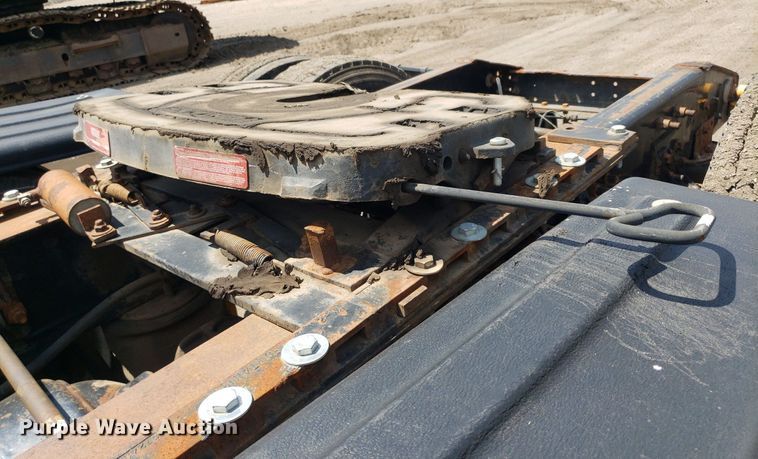 image for item DO3035 2000 International 9200i  semi truck