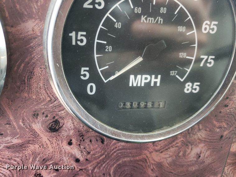 image for item DO3035 2000 International 9200i  semi truck