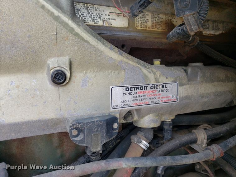 image for item DO3035 2000 International 9200i  semi truck