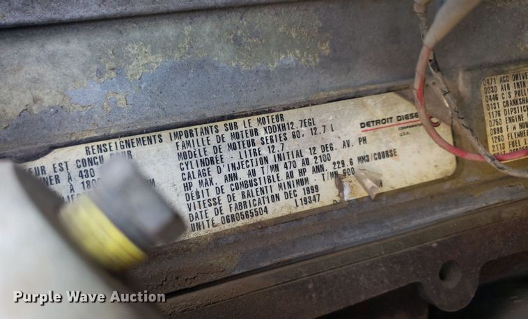 image for item DO3035 2000 International 9200i  semi truck