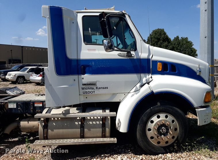 image for item DO3112 2006 Sterling AT9500  semi truck