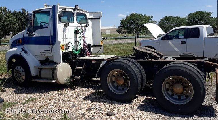 image for item DO3112 2006 Sterling AT9500  semi truck