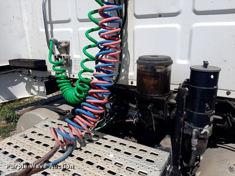 image for item DO3112 2006 Sterling AT9500  semi truck