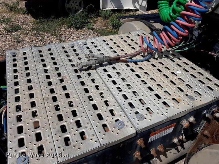 image for item DO3112 2006 Sterling AT9500  semi truck