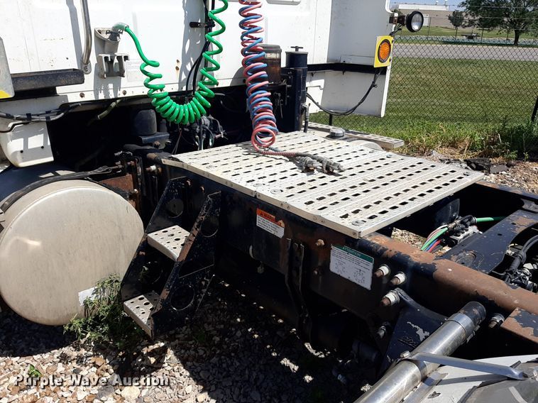 image for item DO3112 2006 Sterling AT9500  semi truck