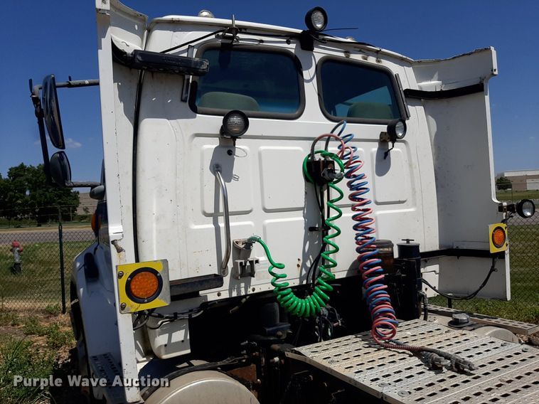 image for item DO3112 2006 Sterling AT9500  semi truck