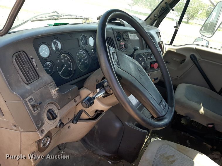 image for item DO3112 2006 Sterling AT9500  semi truck