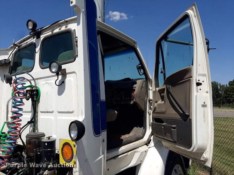 image for item DO3112 2006 Sterling AT9500  semi truck