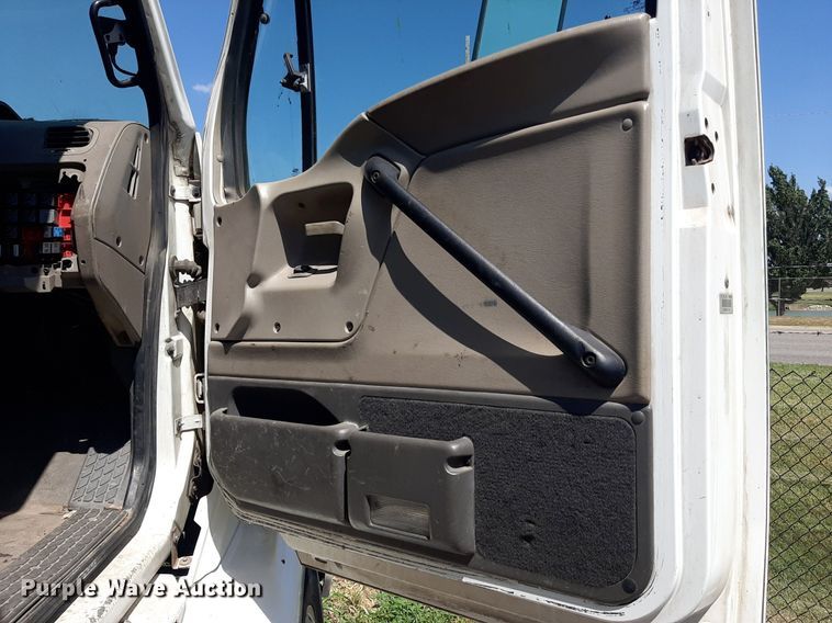 image for item DO3112 2006 Sterling AT9500  semi truck