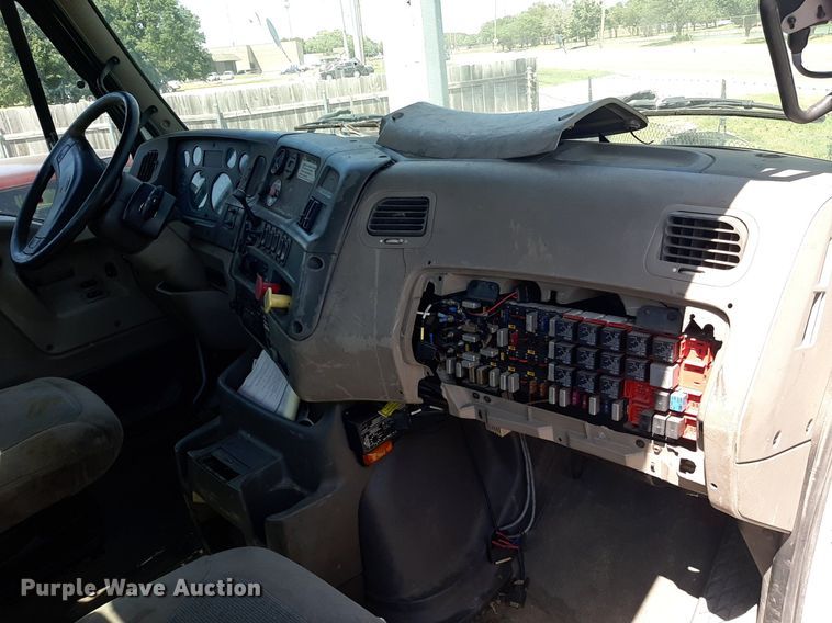 image for item DO3112 2006 Sterling AT9500  semi truck