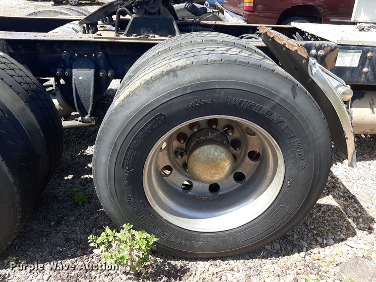 image for item DO3112 2006 Sterling AT9500  semi truck