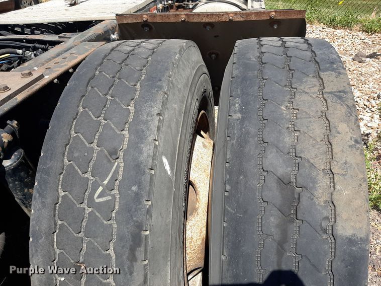 image for item DO3112 2006 Sterling AT9500  semi truck