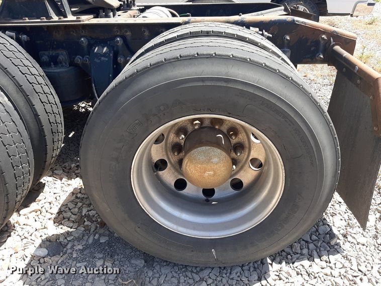 image for item DO3112 2006 Sterling AT9500  semi truck