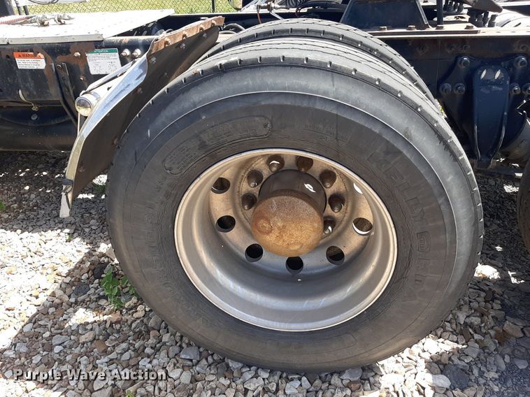 image for item DO3112 2006 Sterling AT9500  semi truck