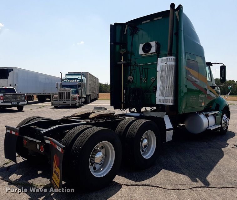 image for item DO3115 2011 International Pro Star Premium  semi truck