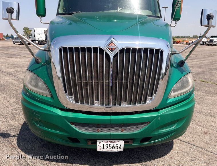 image for item DO3115 2011 International Pro Star Premium  semi truck