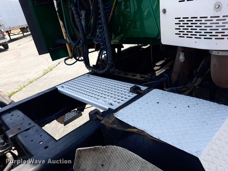 image for item DO3115 2011 International Pro Star Premium  semi truck