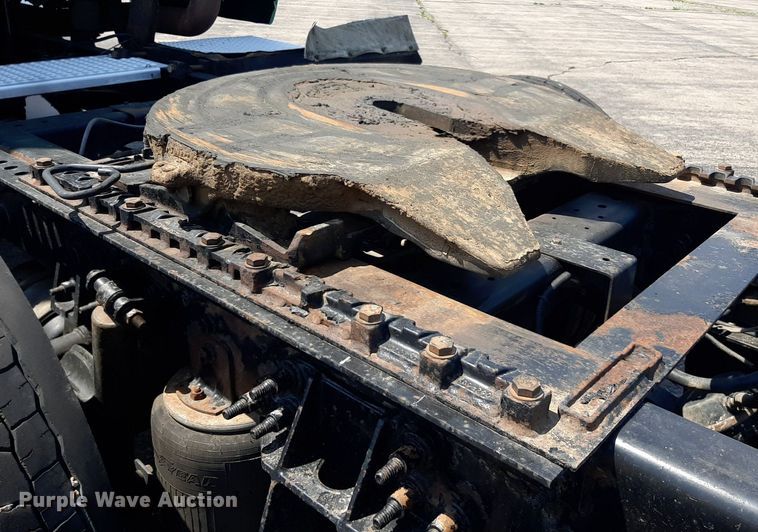 image for item DO3115 2011 International Pro Star Premium  semi truck