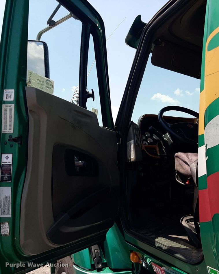 image for item DO3115 2011 International Pro Star Premium  semi truck