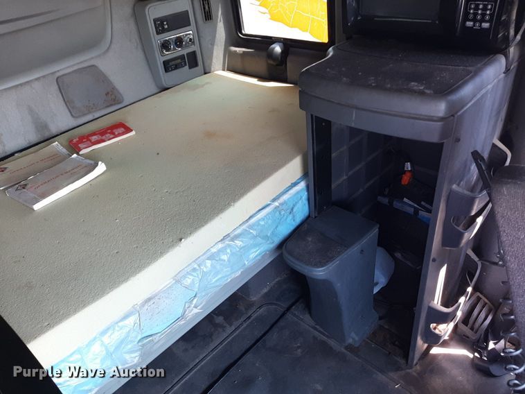 image for item DO3115 2011 International Pro Star Premium  semi truck