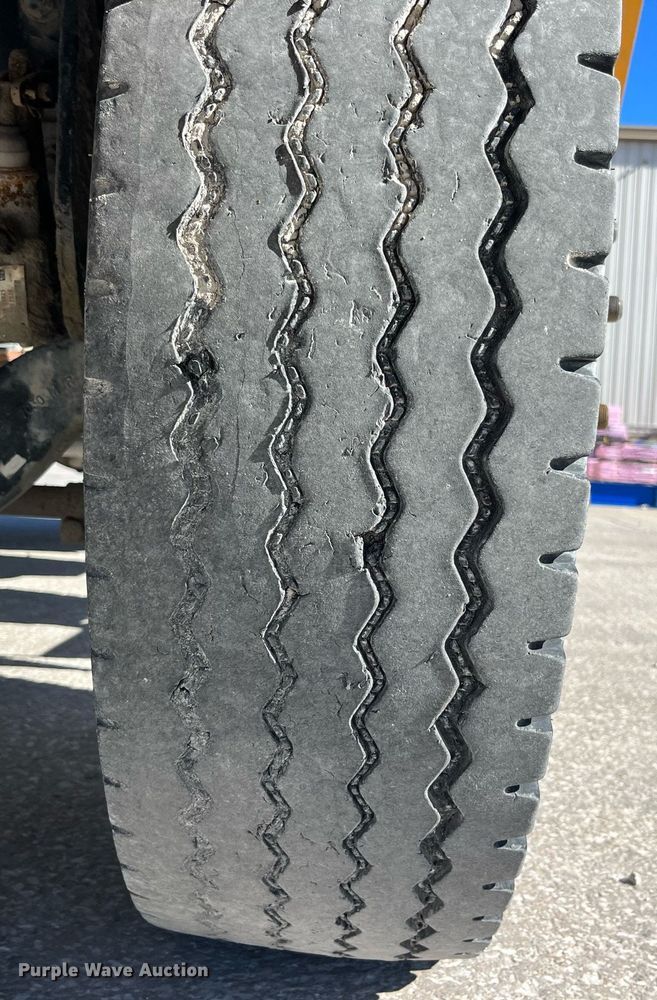 image for item DP2052 2012 Kalmar Ottawa 4x2  yard truck