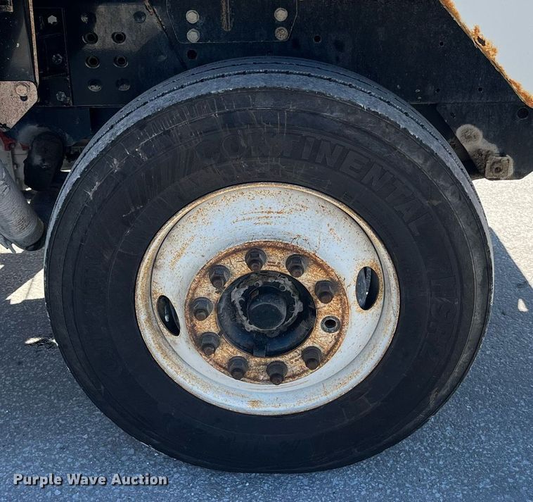 image for item DP2052 2012 Kalmar Ottawa 4x2  yard truck