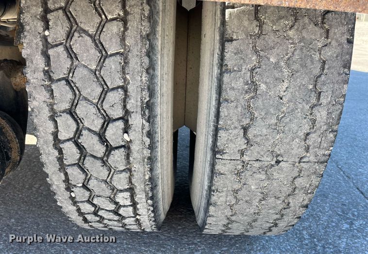 image for item DP2052 2012 Kalmar Ottawa 4x2  yard truck