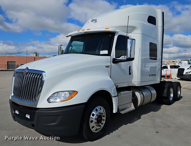 image for item DP2325 2018 International LT625  semi truck
