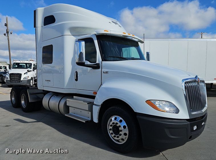 image for item DP2325 2018 International LT625  semi truck