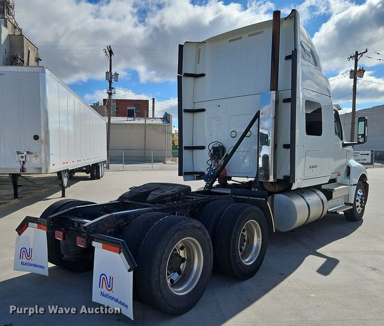 image for item DP2325 2018 International LT625  semi truck