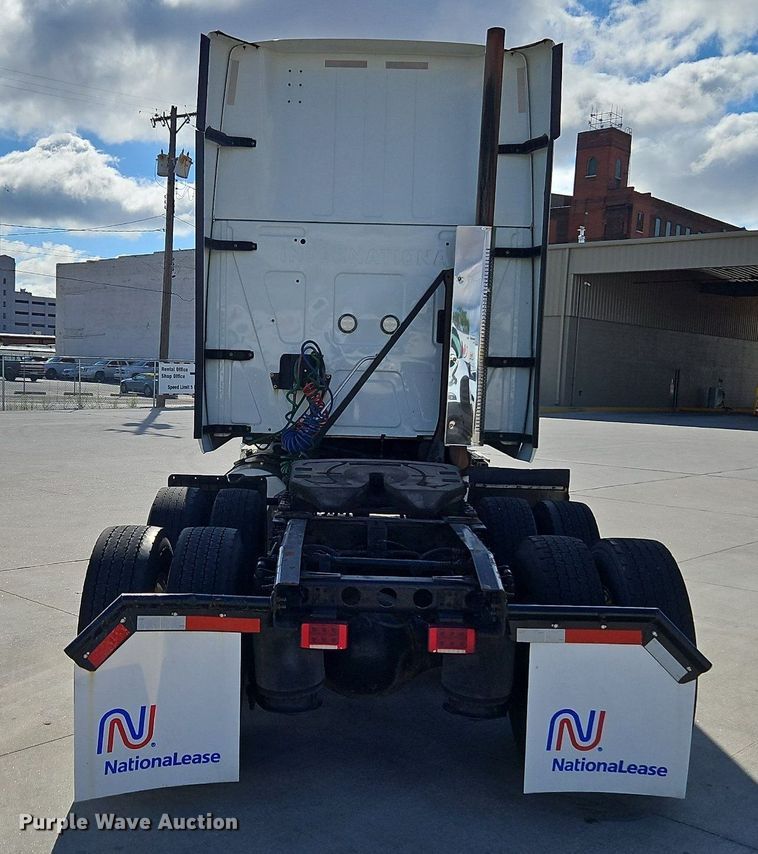 image for item DP2325 2018 International LT625  semi truck