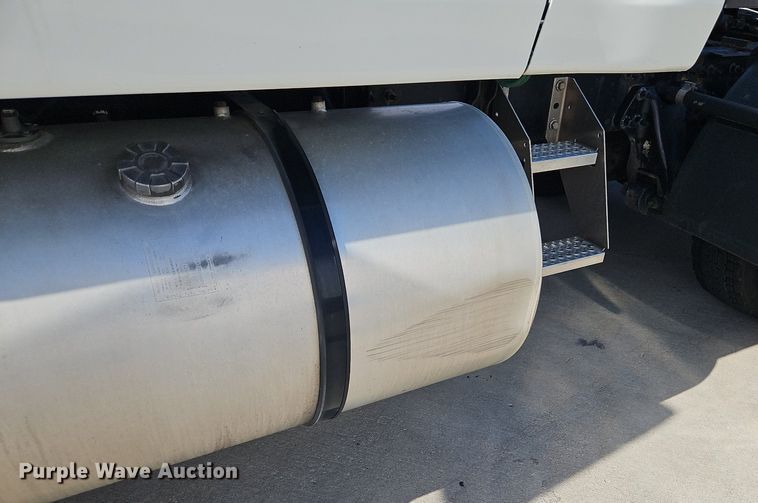 image for item DP2325 2018 International LT625  semi truck