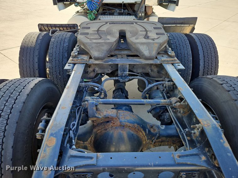 image for item DP2325 2018 International LT625  semi truck