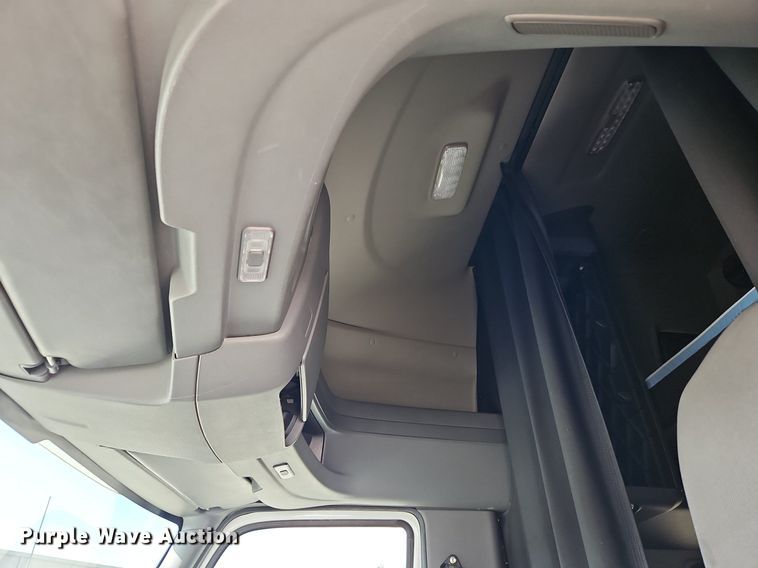 image for item DP2325 2018 International LT625  semi truck