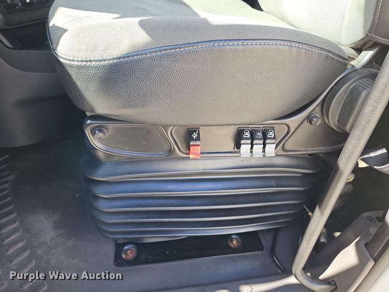 image for item DP2325 2018 International LT625  semi truck