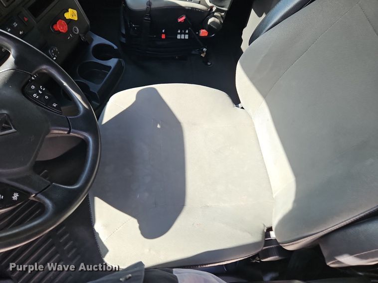 image for item DP2325 2018 International LT625  semi truck