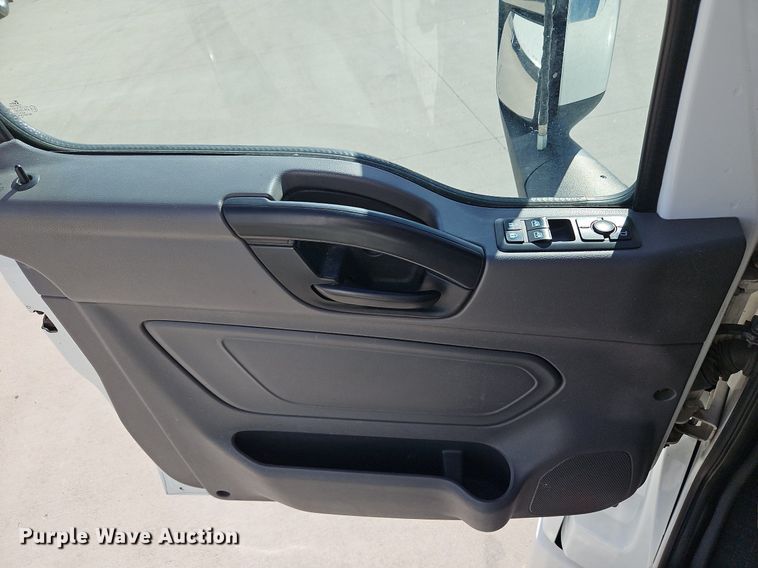 image for item DP2325 2018 International LT625  semi truck