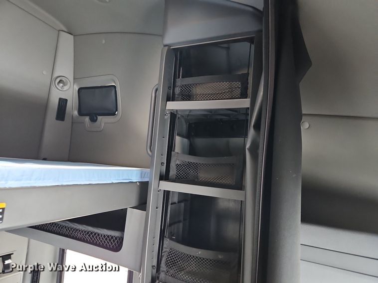 image for item DP2325 2018 International LT625  semi truck