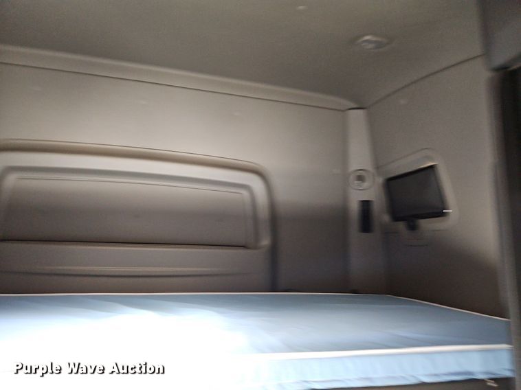 image for item DP2325 2018 International LT625  semi truck