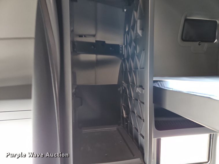 image for item DP2325 2018 International LT625  semi truck