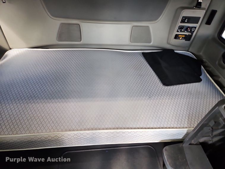 image for item DP2325 2018 International LT625  semi truck