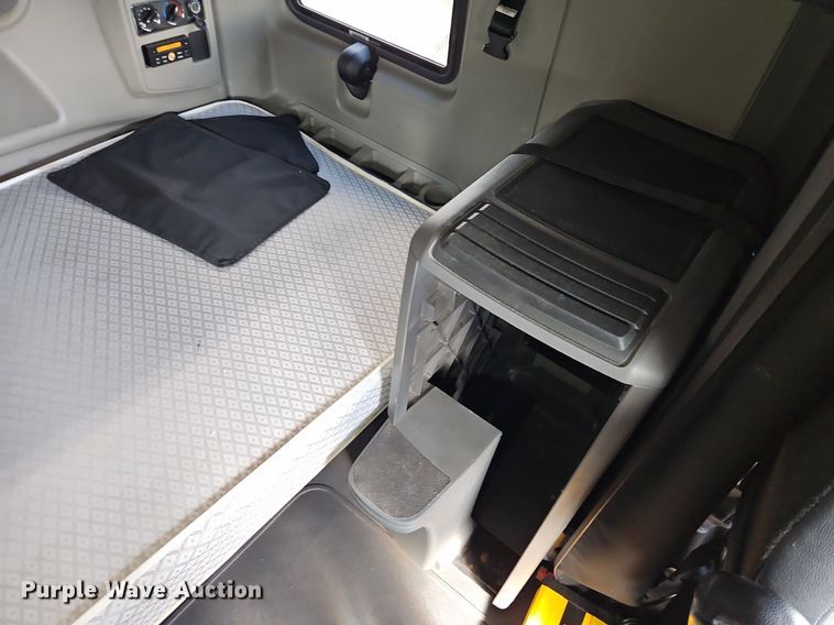 image for item DP2325 2018 International LT625  semi truck